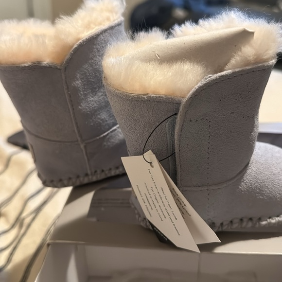 Baby blue 0/1 Ugg booties - Picture 4 of 4